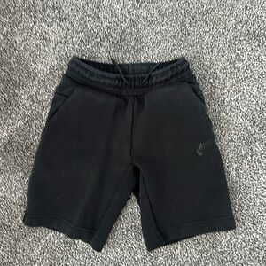 Boys nike shorts sz. M